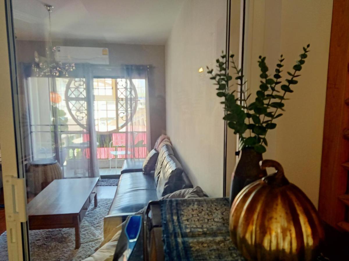 8Th House @ Center Of Chiangmai Old Town Apartment Chiang Mai Luaran gambar