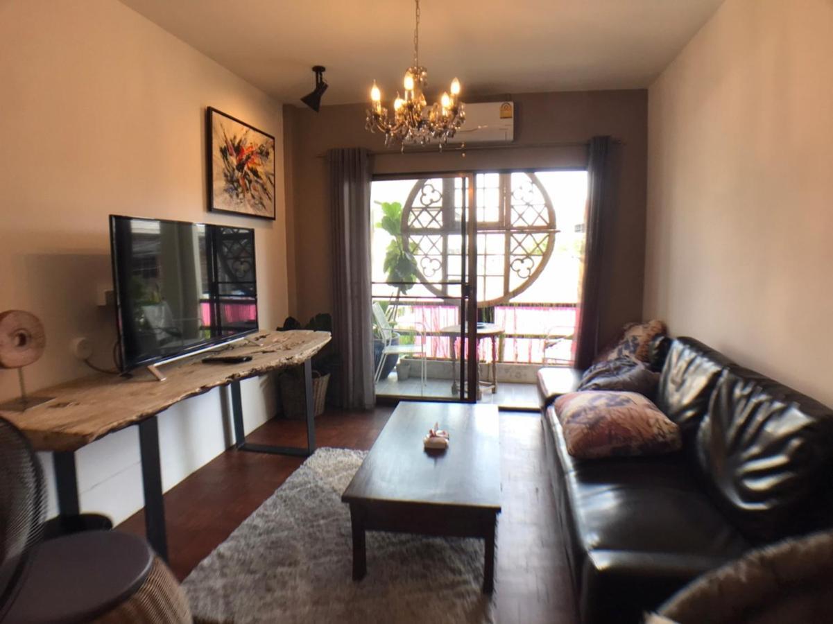 8Th House @ Center Of Chiangmai Old Town Apartment Chiang Mai Luaran gambar
